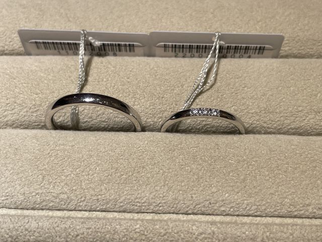 シンプルなデザイナの指輪