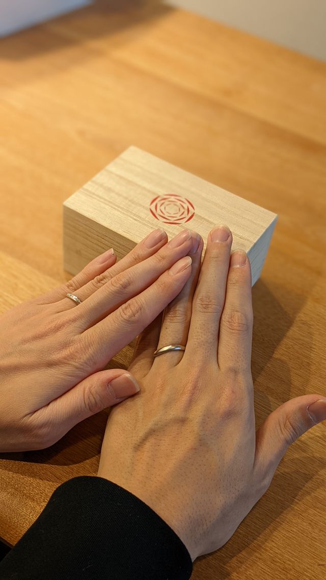 指輪受け取りの際に店舗にて撮影しました