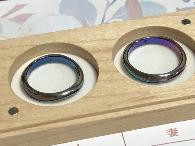 指輪を受け取り家に持ち帰り開けた時の写真です。