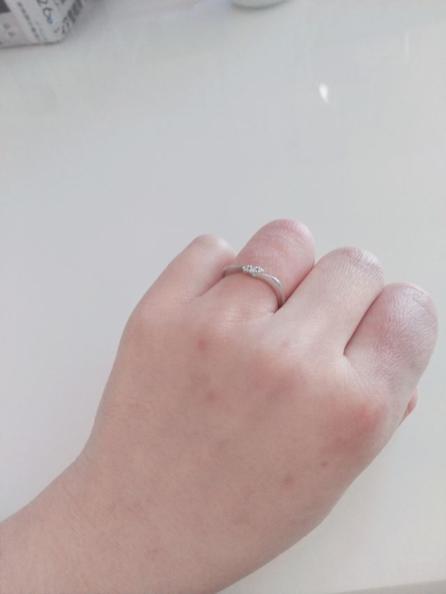 デザインに悩んだけどこの指輪にして良かったです。