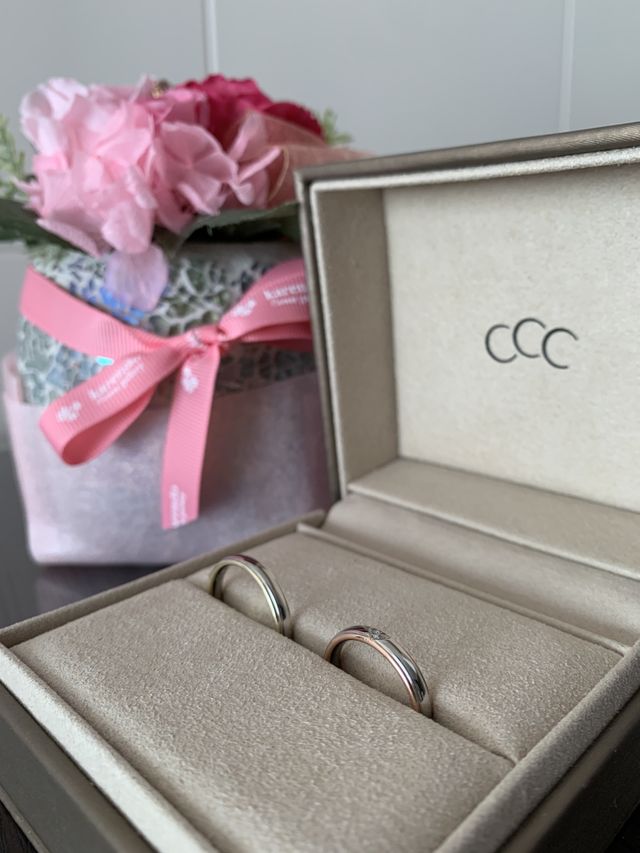 上下のラインが女性用にはピンク、男性用にはグリーン