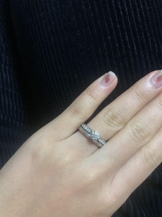 ハーフエタニティに一粒ダイヤ