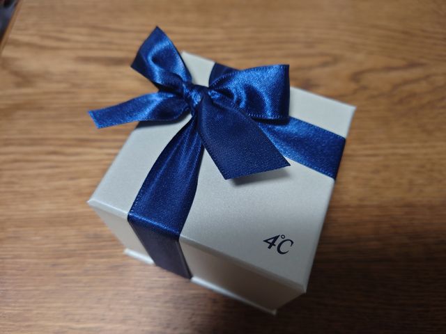 可愛くラッピングしていただいたボックス