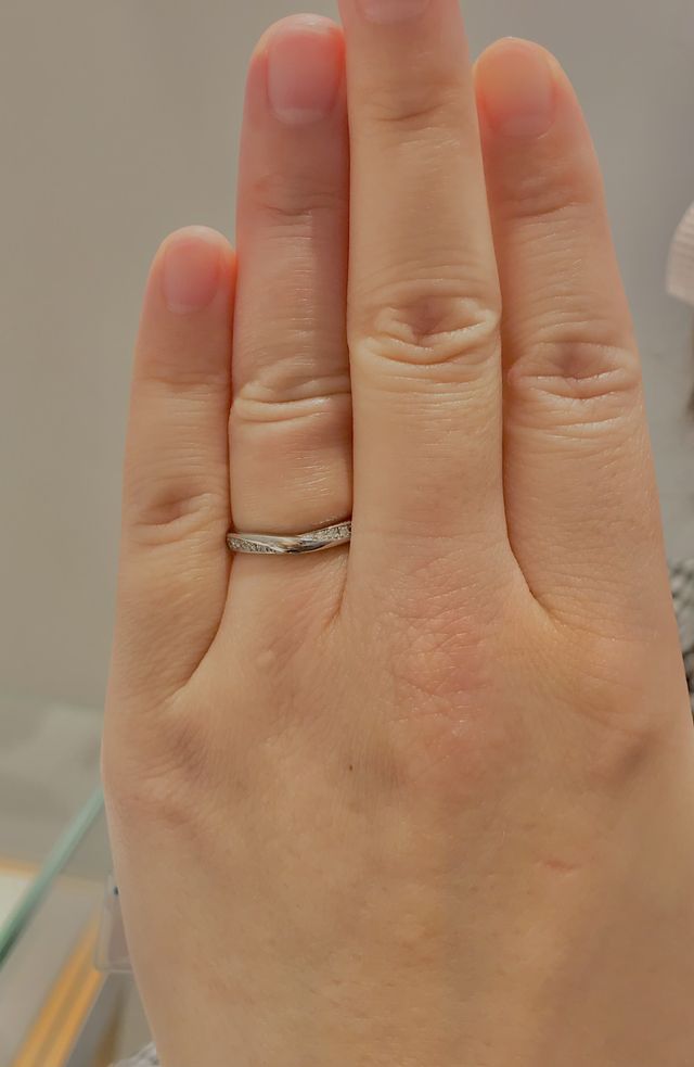 緩やかなV字リング