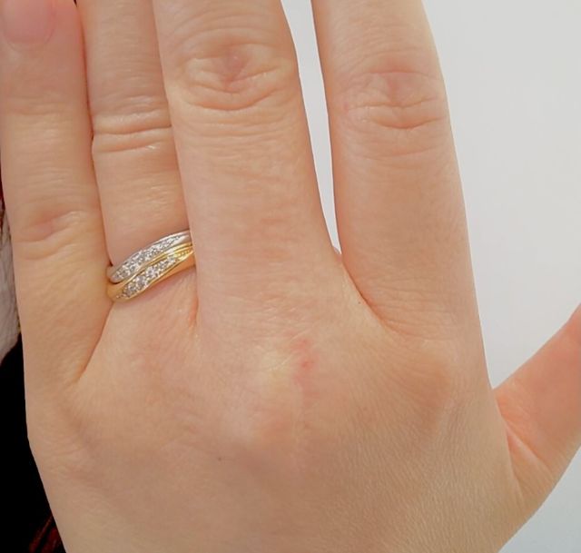 ゴールドの結婚指輪とプラチナの婚約指輪