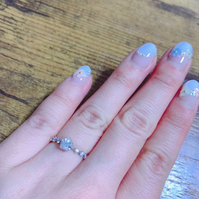 両側の3連ダイヤが可愛い