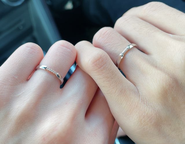 受け取り後すぐ、嬉しくなって車の中で撮りました笑