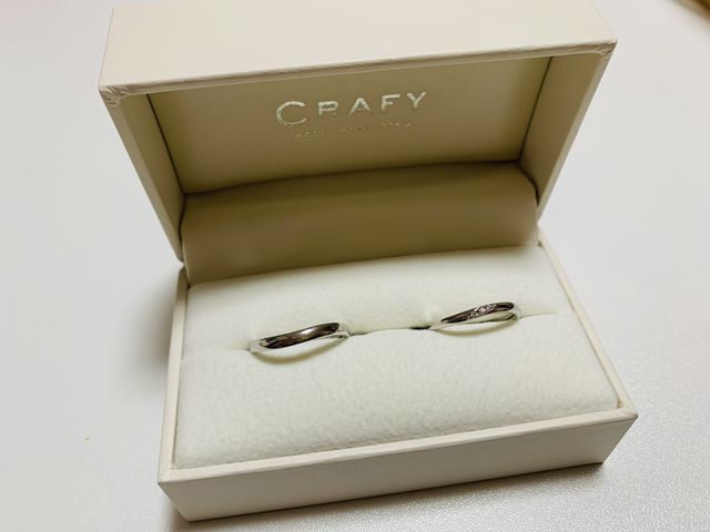 箱に入っている状態の指輪