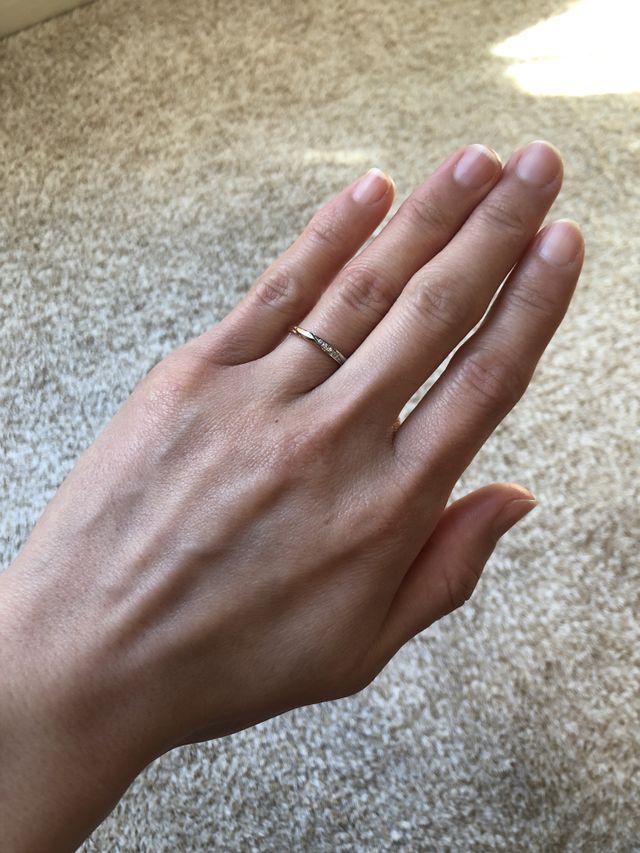 指にはめた時のキラキラ感がすごく気に入っています。