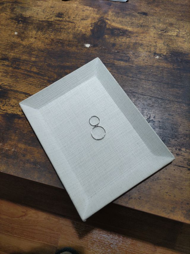 二人で相手のオリジナルの指輪を制作