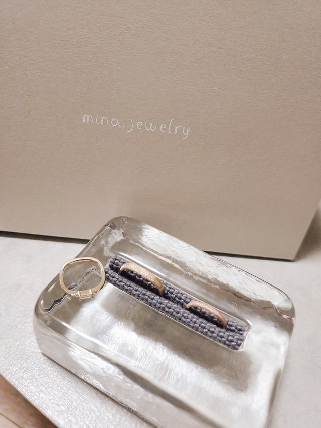 婚約指輪、結婚指輪、リングピローの写真です