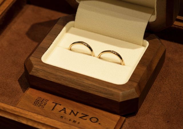 コーラルゴールド、S字カーブ、面取りでマット加工