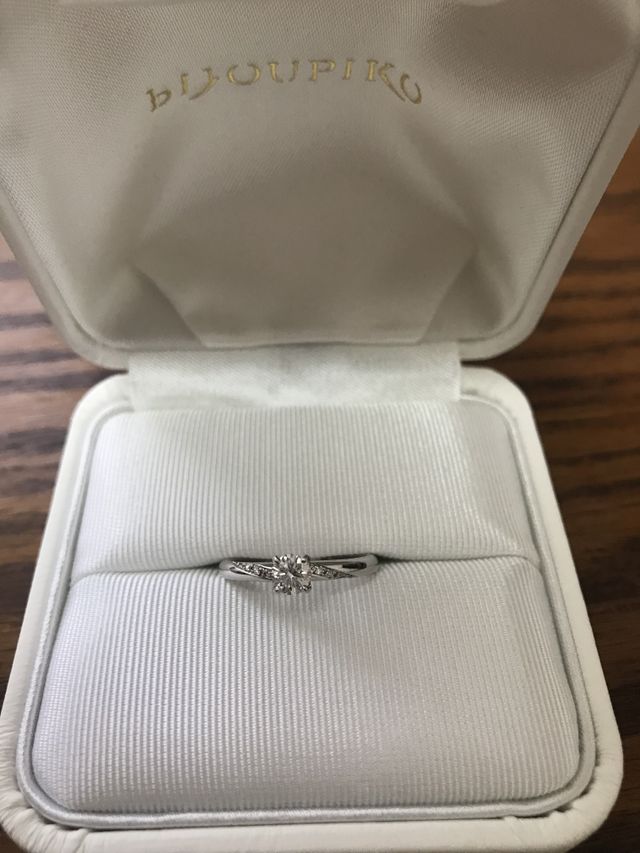 星座の名前がモチーフの婚約指輪