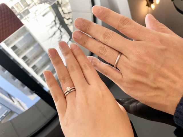 結婚指輪、婚約指輪受け取り時の写真です。