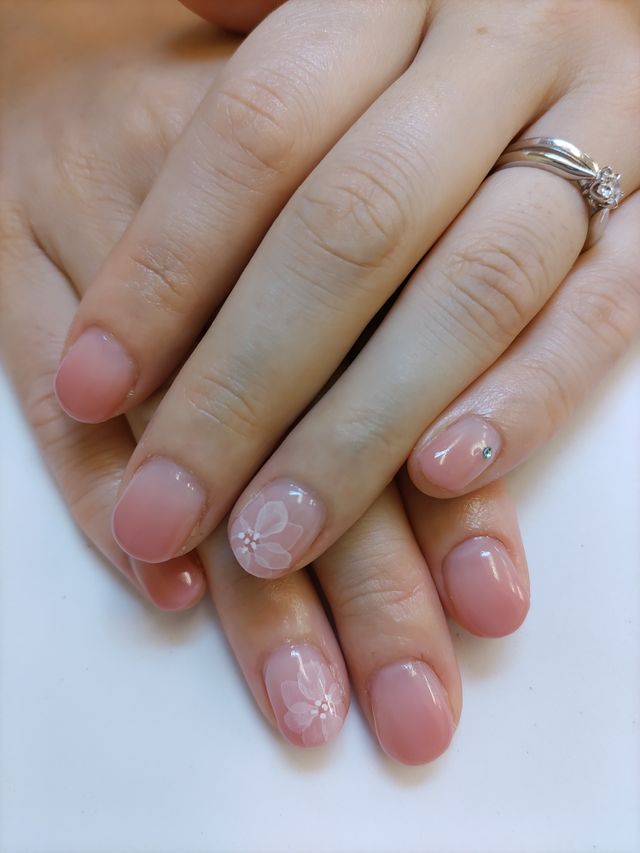 結婚指輪と重ね付けしました。