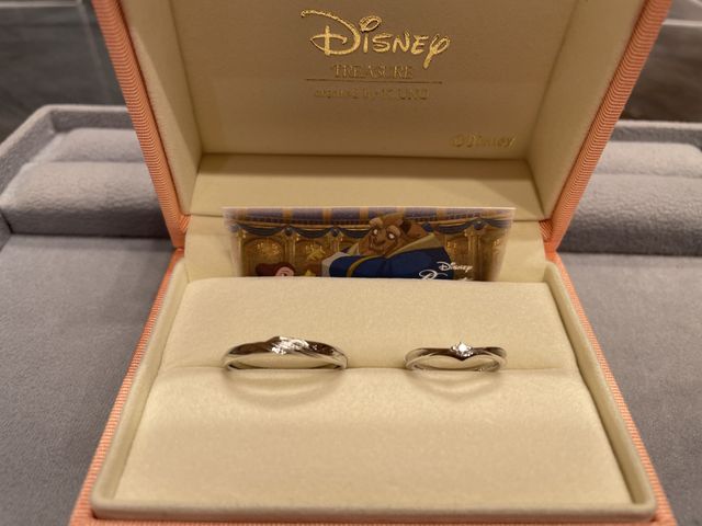 美女と野獣の結婚指輪を購入しました。シンプルで大人っぽいです