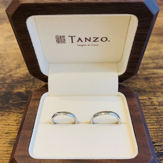 結婚指輪を購入しました。BOXが木目調ですごくオシャレです。