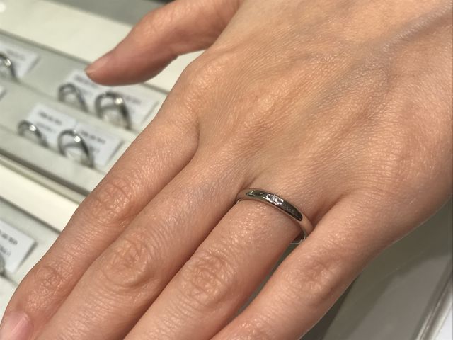 一粒のダイヤでシンプルです。