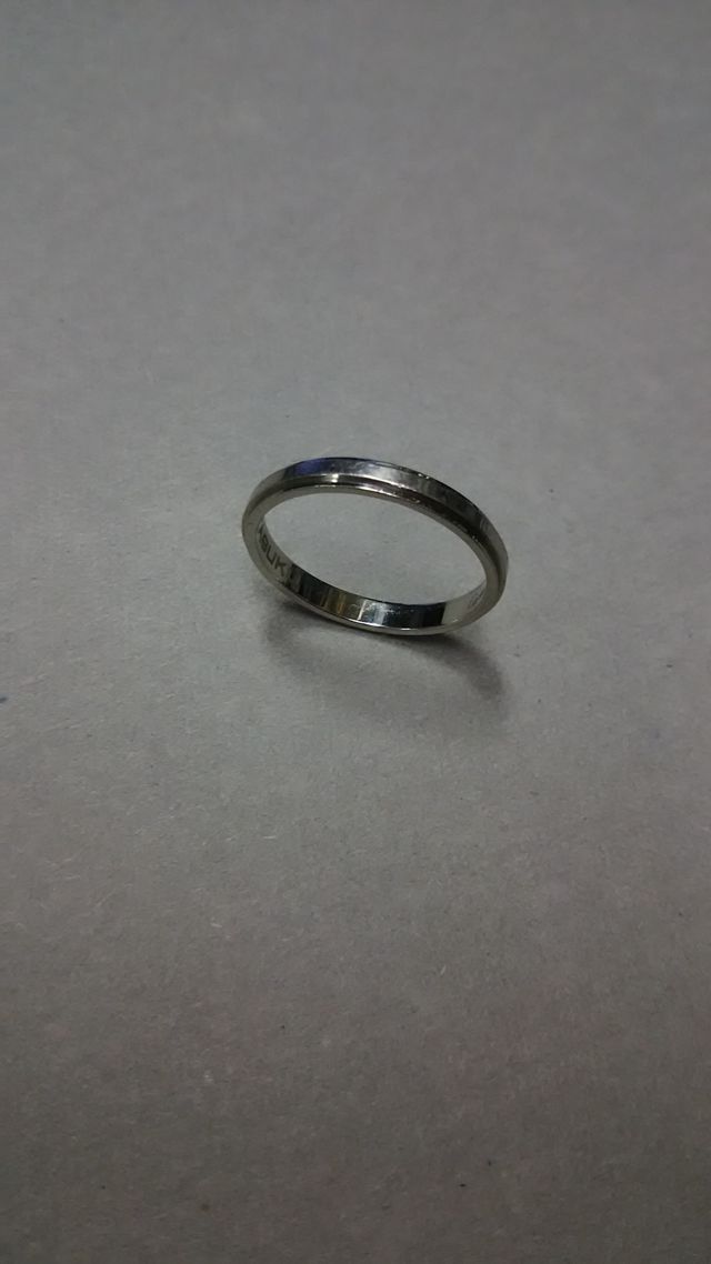 シンプルなプラチナリング