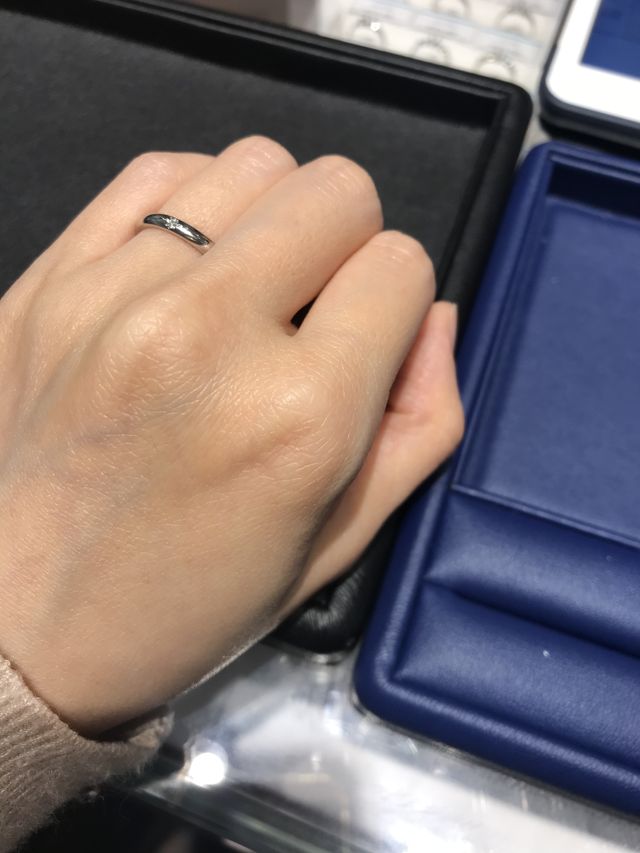 一粒ダイヤがさりげなく、可愛いです。