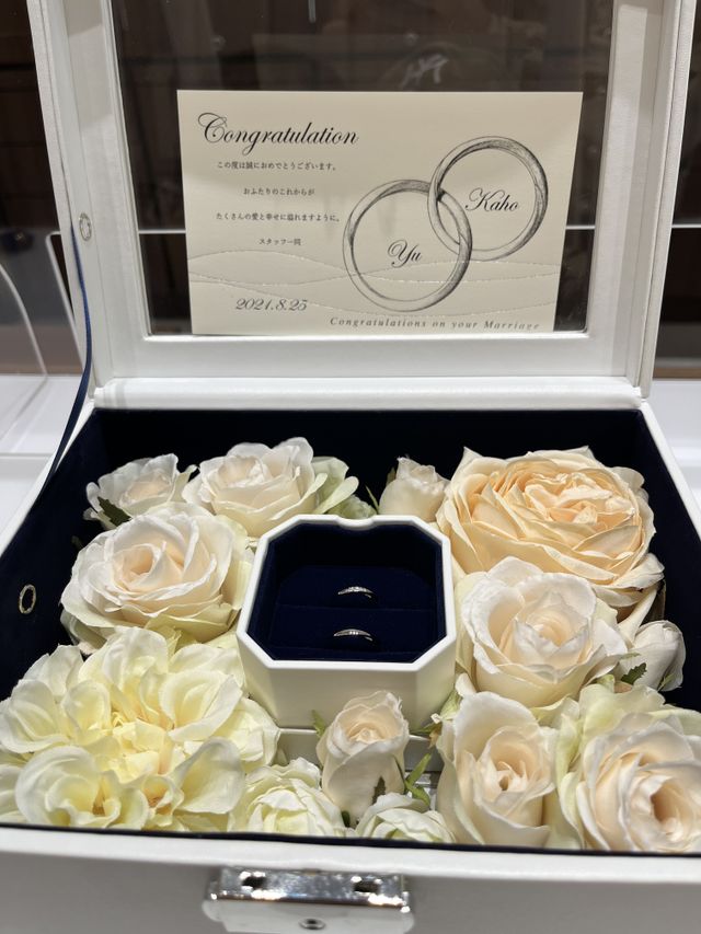 店舗の受け取りの際に特別に包装してもらった写真です