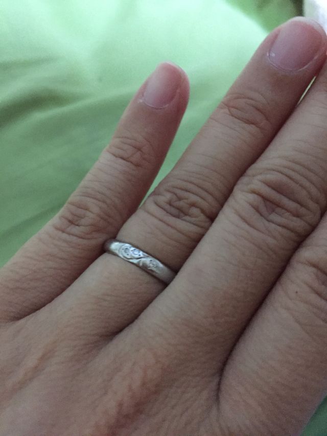 実際指輪をはめている写真2