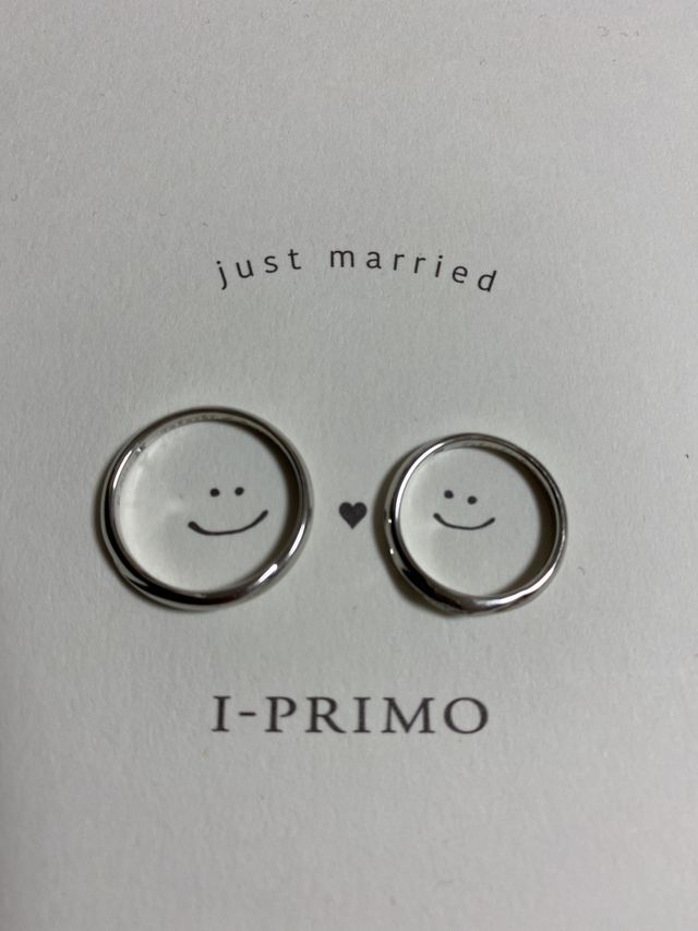 専用の台紙でかわいいニコちゃん指輪