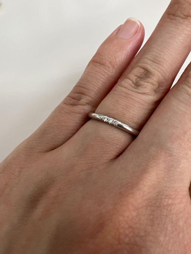 ダイヤが3つついた指輪です。