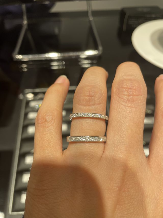 カットの違うハーフエタニティー。下は珍しいプリンセスカット。