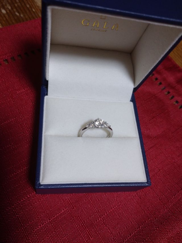 0.55カラットのエンゲージリングです