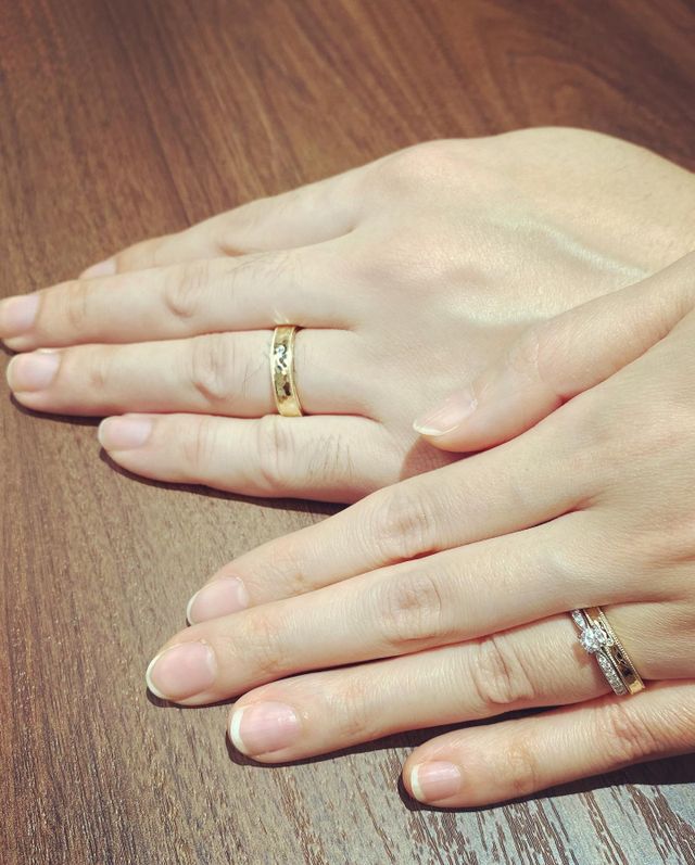 ゴールドの指輪でフルオーダーさせていただきました。