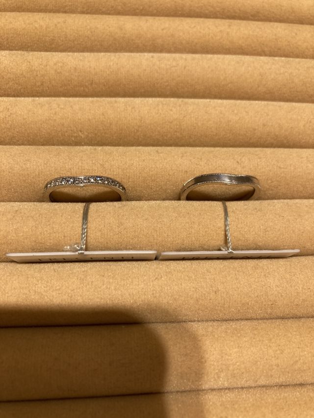 ダイヤモンドがしっかり入っていて、v字