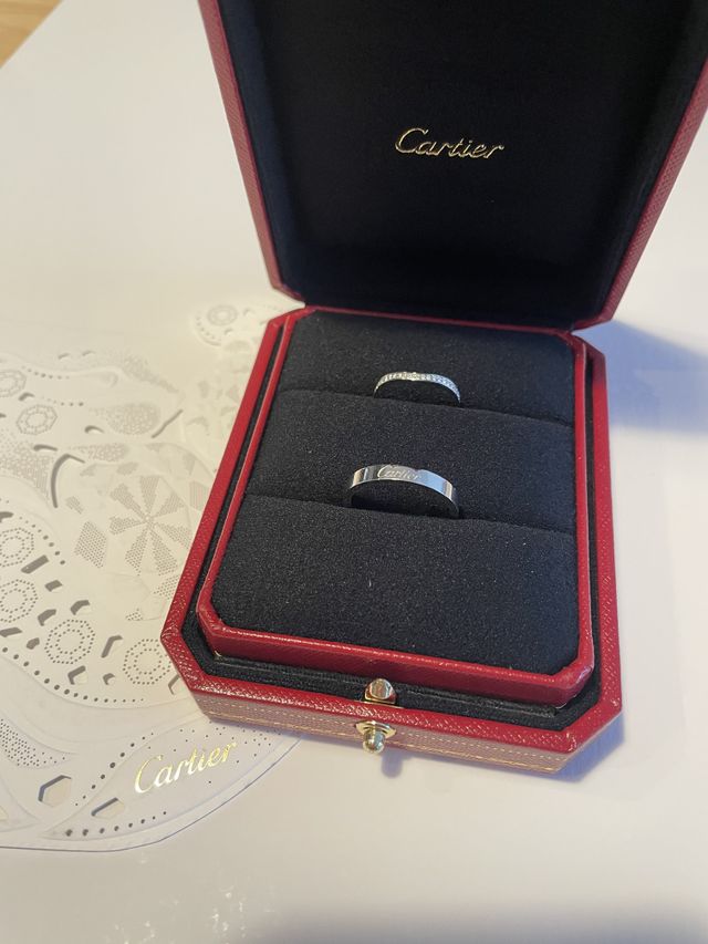 Cドゥカルティエ3㎜(彼)、バレリーナハーフエタニティ(私)