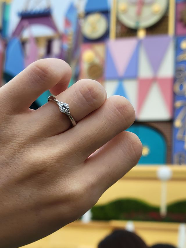 とてもギラギラで手元がとても華やかになります。