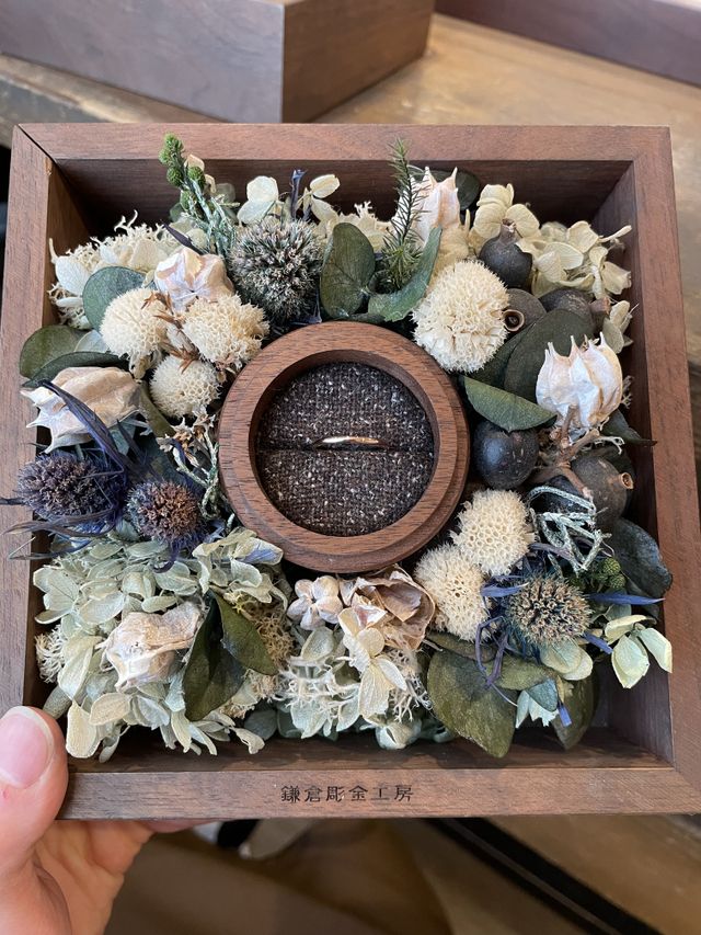 婚約指輪。ダイヤはミル枠で付けてもらうので、これから付きます