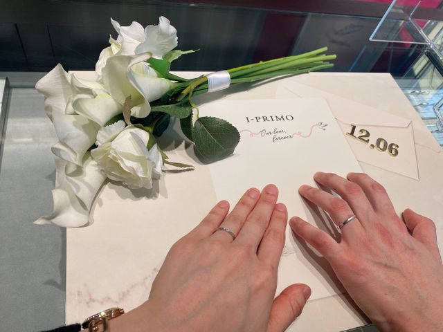 初めて2人で指輪を付け記念に撮った写真です。