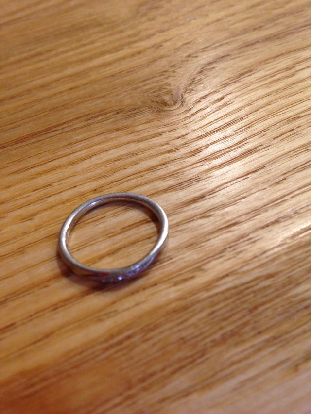 プラチナの華奢なデザインです