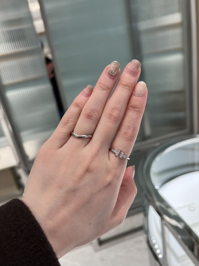 婚約指輪(ティーリング)と合わせて着用