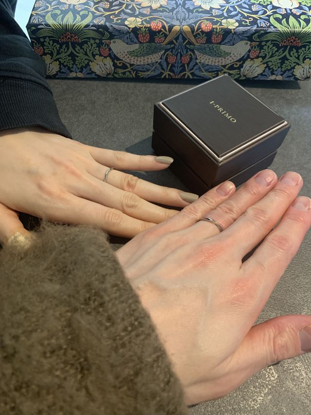 二人でつけてます。
価格も見た目も大満足です