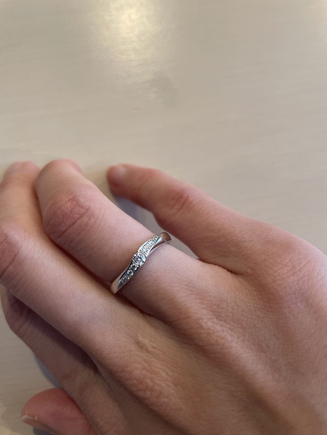 結婚指輪はダイヤ付きにしました。お気に入りです。