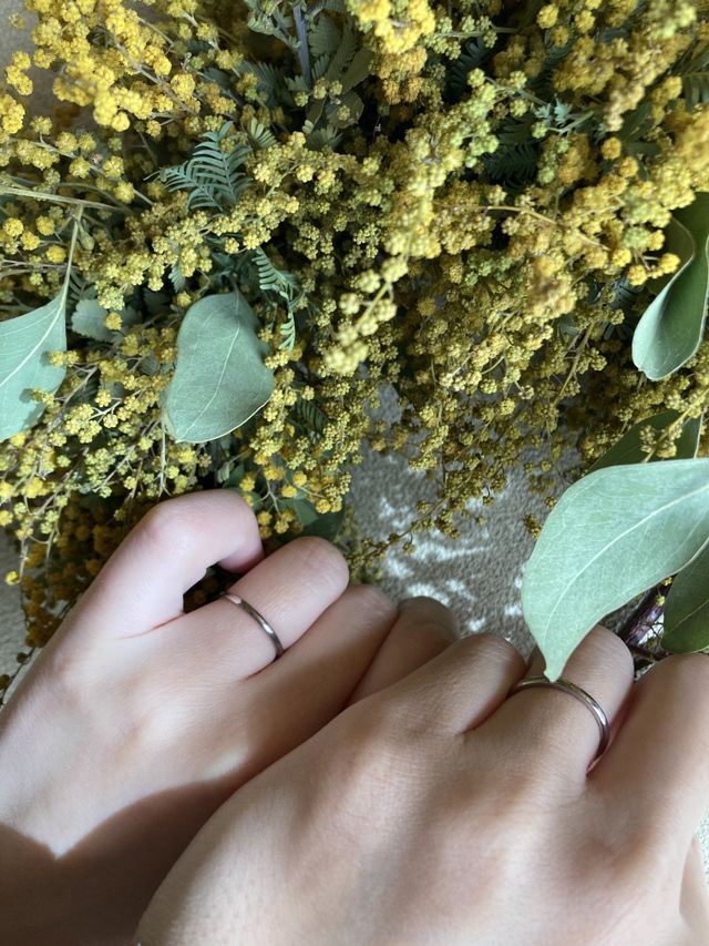 ミモザがたくさん並んでいる季節でしたので一緒に撮影しました。