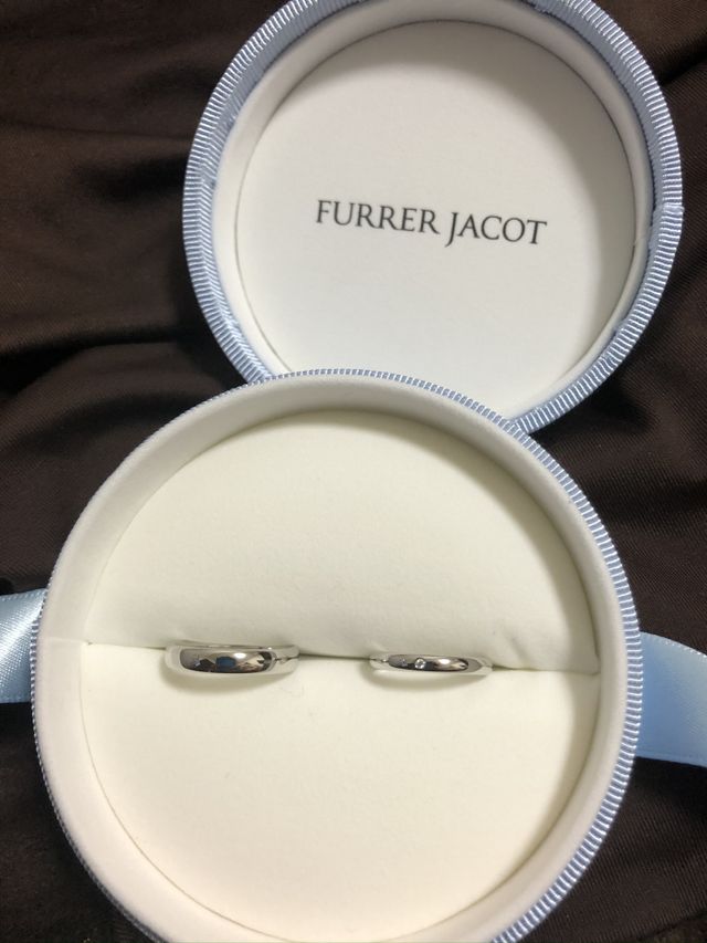 小さな石を付けました。
ケースも可愛くてお気に入りです！