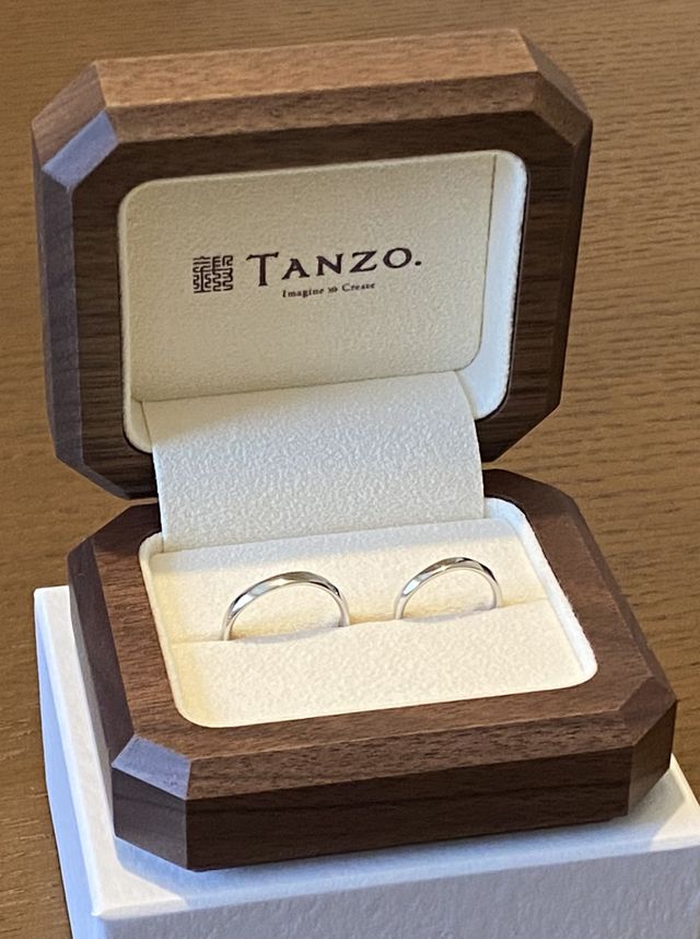 はっきりと面取り加工がされており、シンプルながらも華やかです