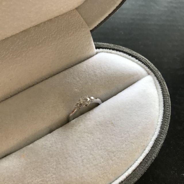 シンプルなデザインで遠くから見てもキラキラして見えます。