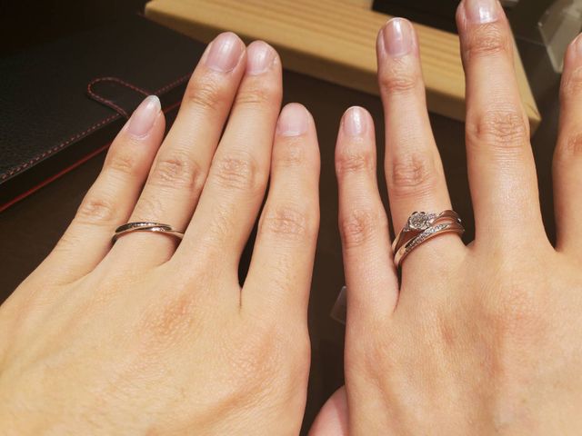 結婚指輪と重ね付け（右）
