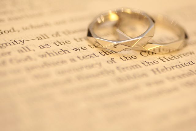 結婚式場で撮影した指輪１