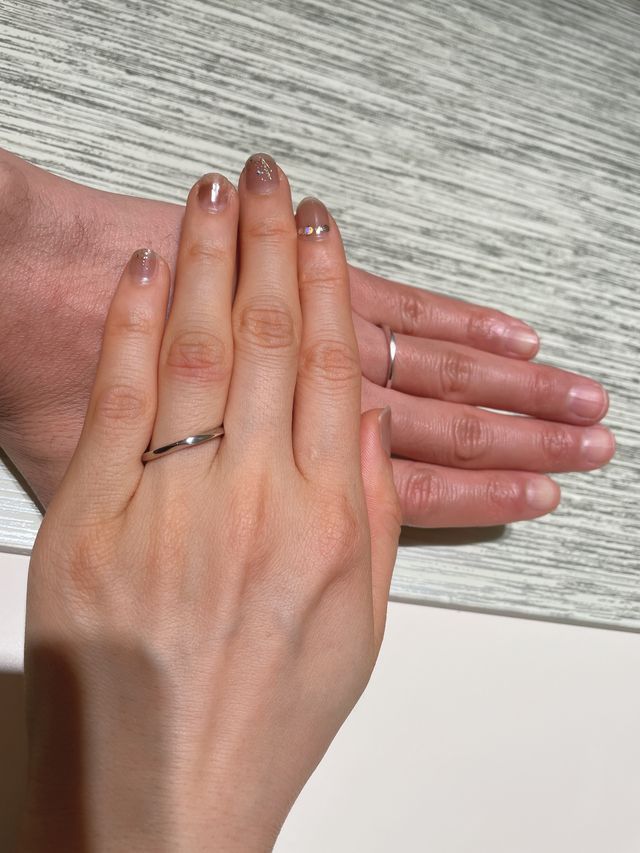 ダイヤなし。ストレートでとてもシンプルなデザイン。