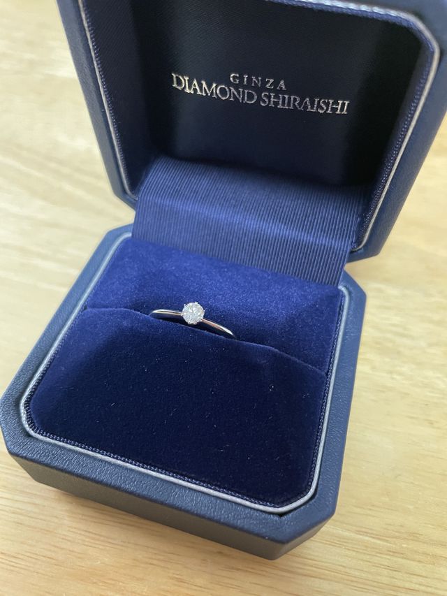 婚約指輪になります。