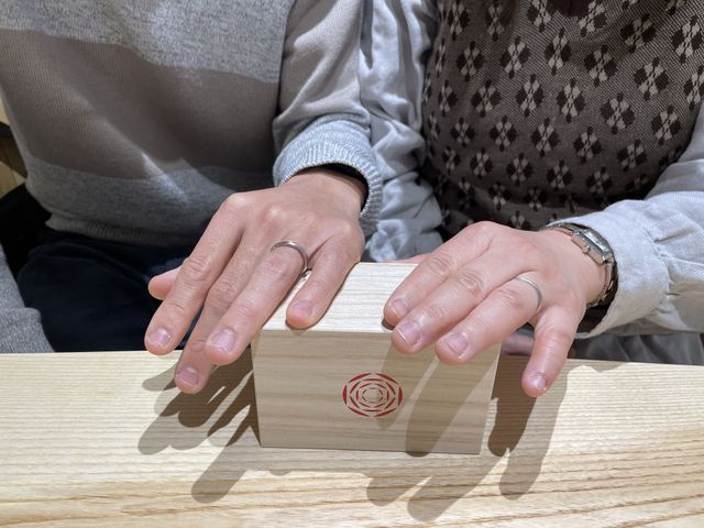 桐の化粧箱に入っていて、とても情緒がある雰囲気が素敵です。