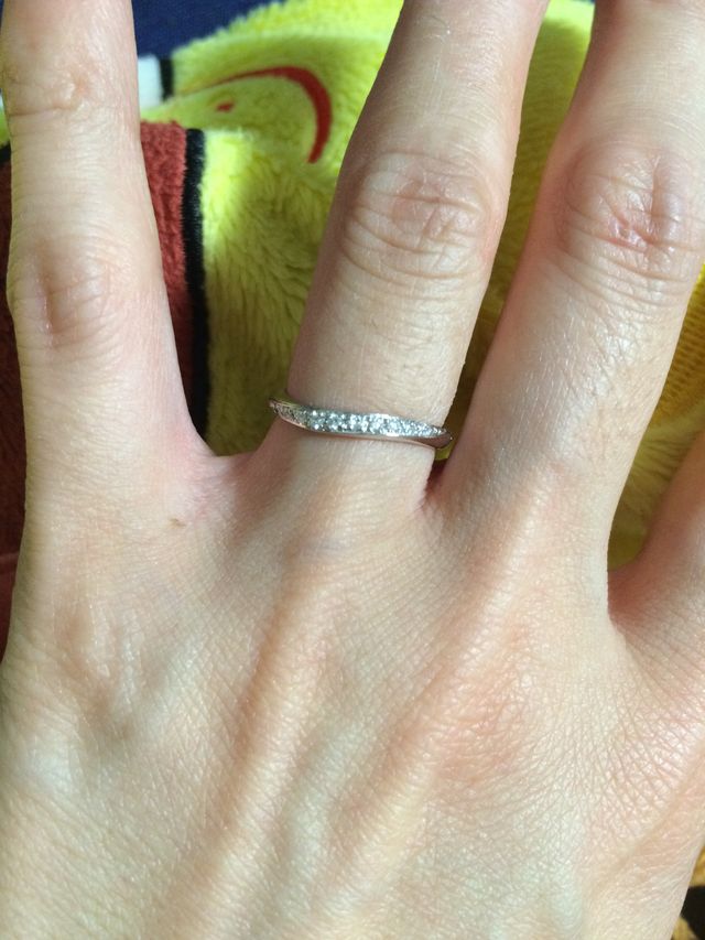 小さめのダイヤが、キラキラして綺麗です。